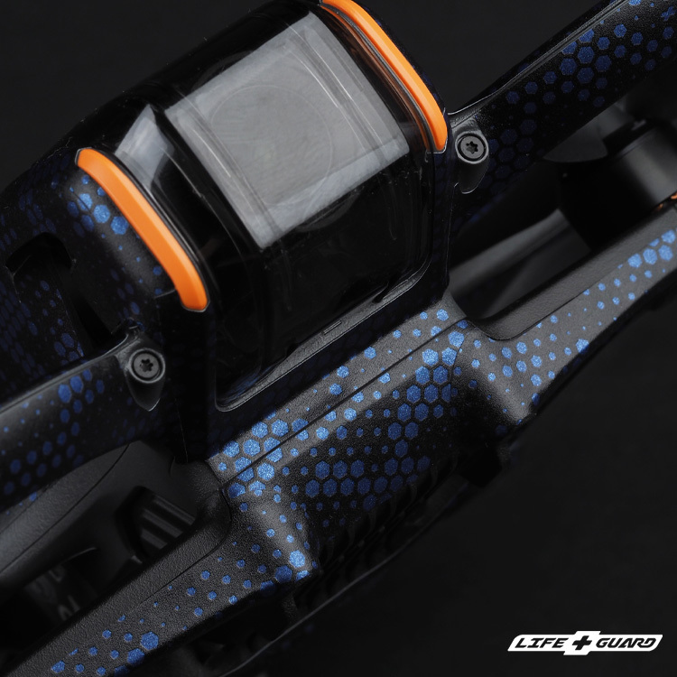 曼巴藍貼膜質感特寫，LIFE+GUARD 設計風格