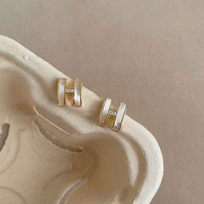 H晶透夢幻白玉貝神仙鑽耳釘