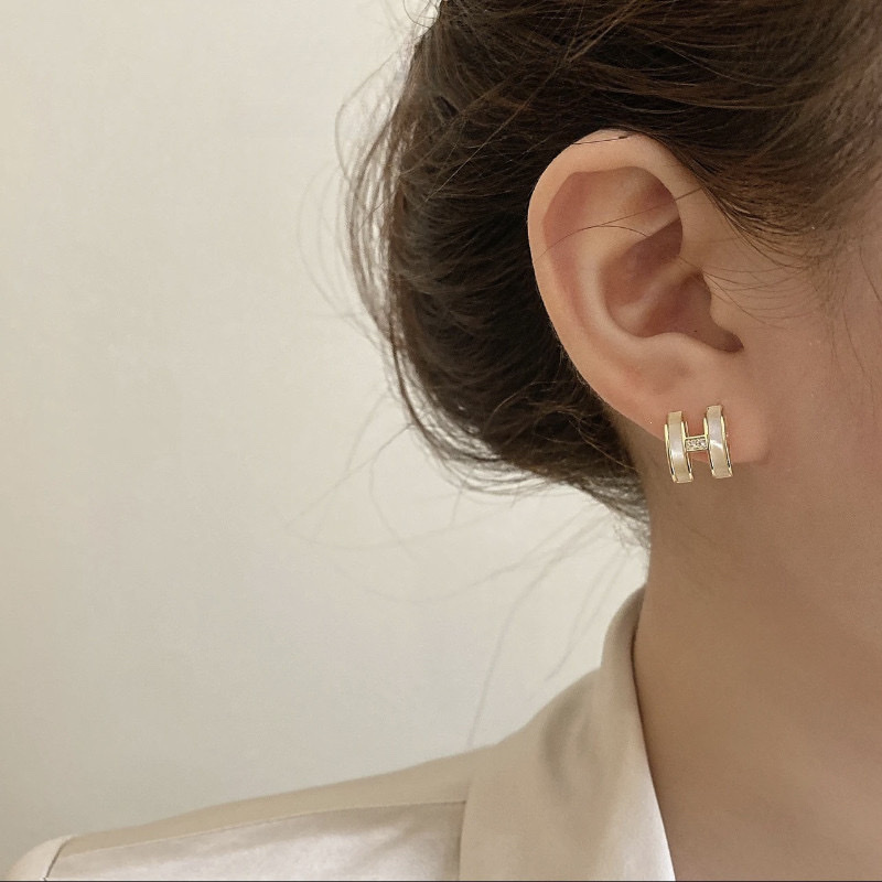 H晶透夢幻白玉貝神仙鑽耳釘