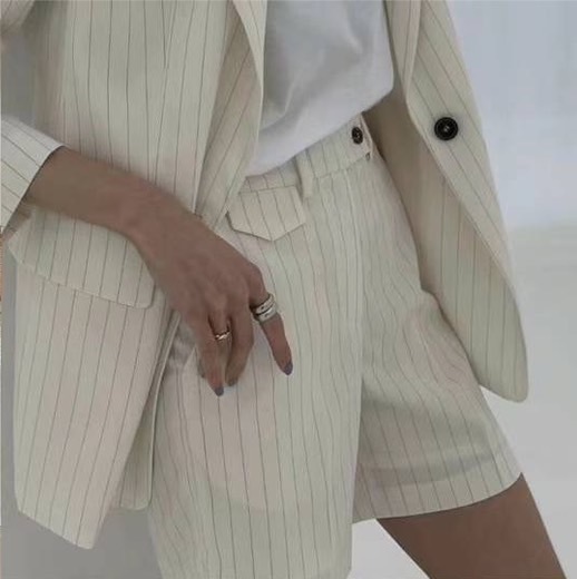 簡約氣質條紋西裝短褲