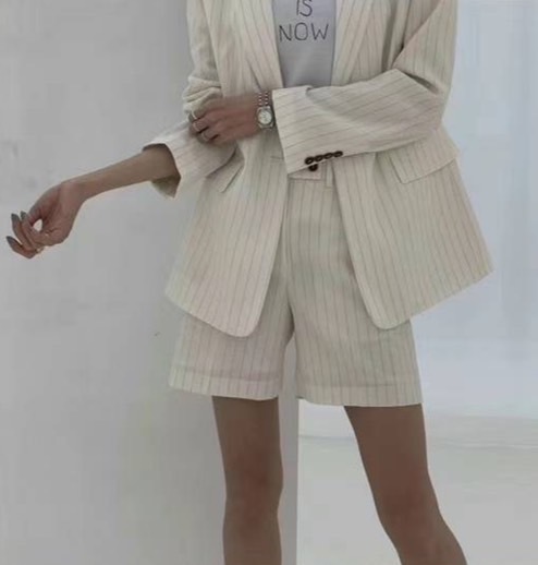 簡約氣質條紋西裝短褲