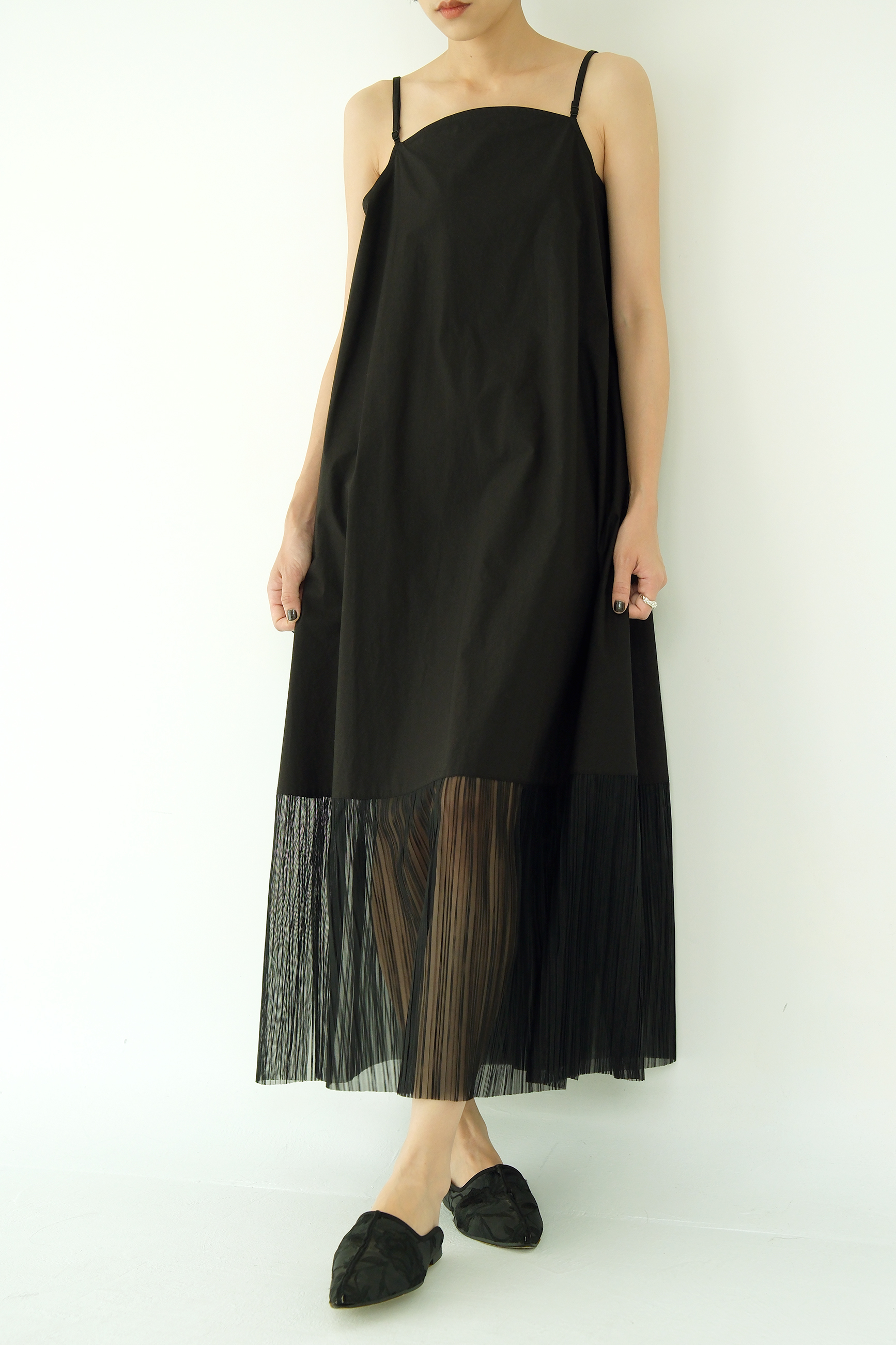 川 衣 WEAR BEING 細肩帶襯裙洋裝 黑