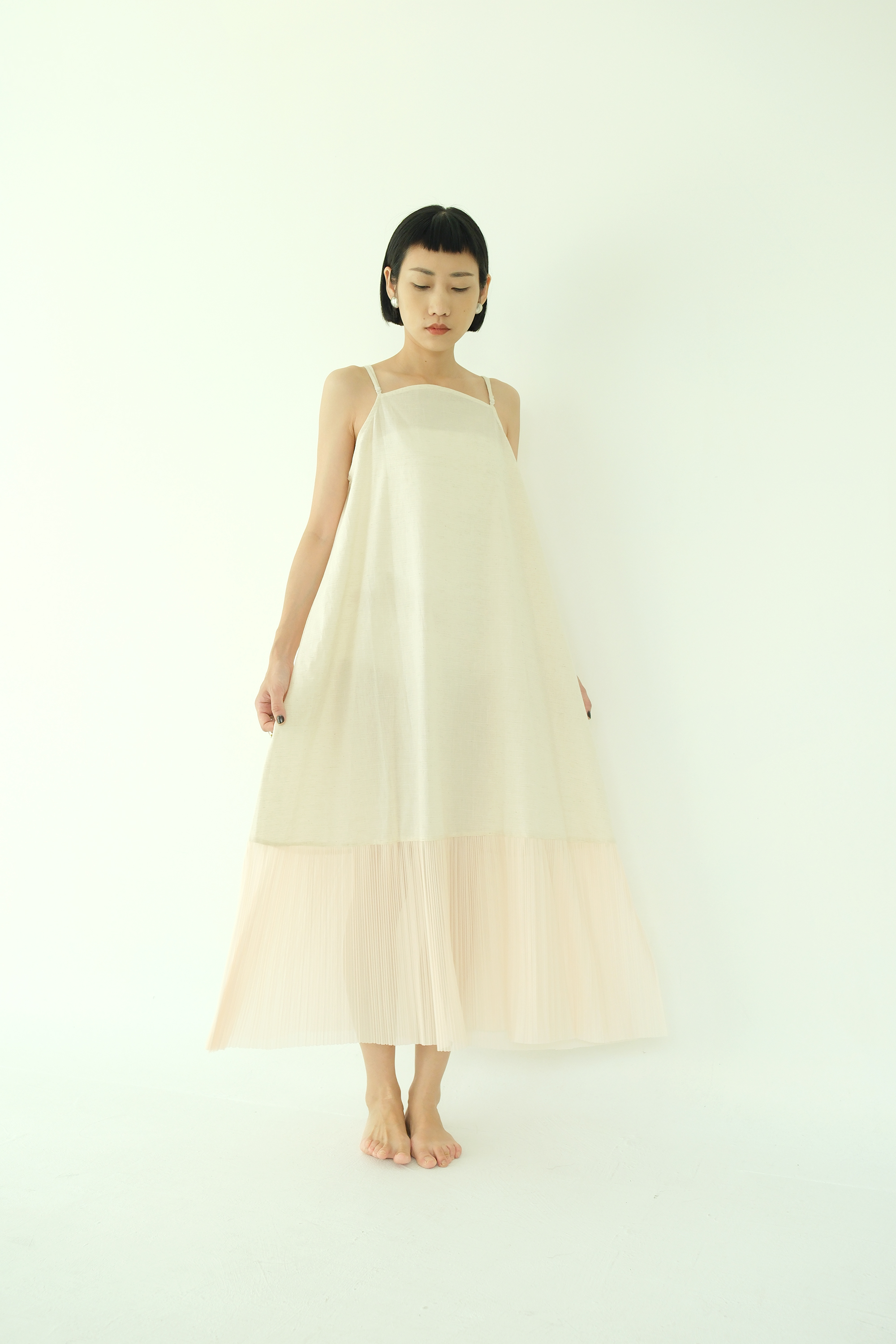 川 衣 WEAR BEING 細肩帶襯裙洋裝 白