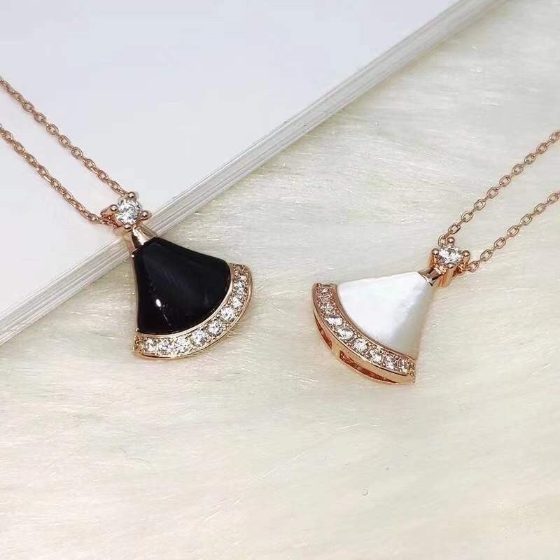 18k Divas’Dream白玉貝鑲鑽”小裙子定製項鍊