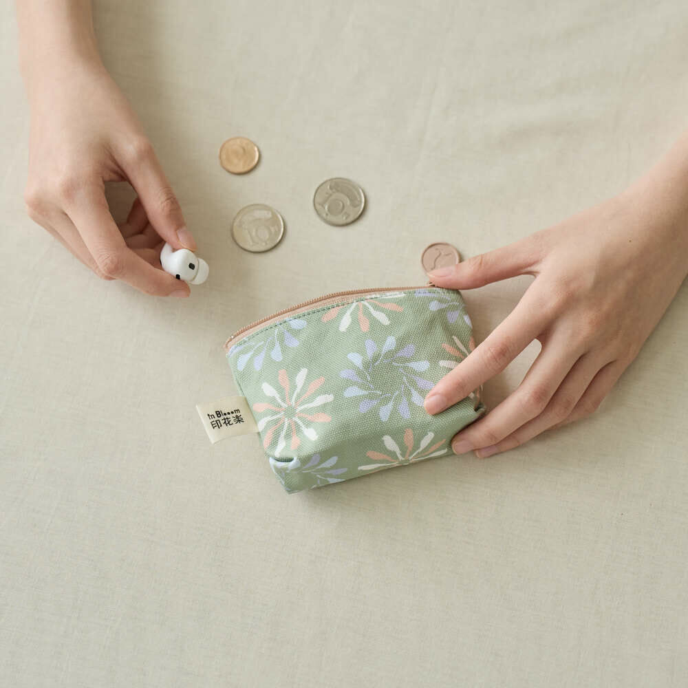 Zipper Mini Purse/Black Drongo Circles/Green Spring Garden