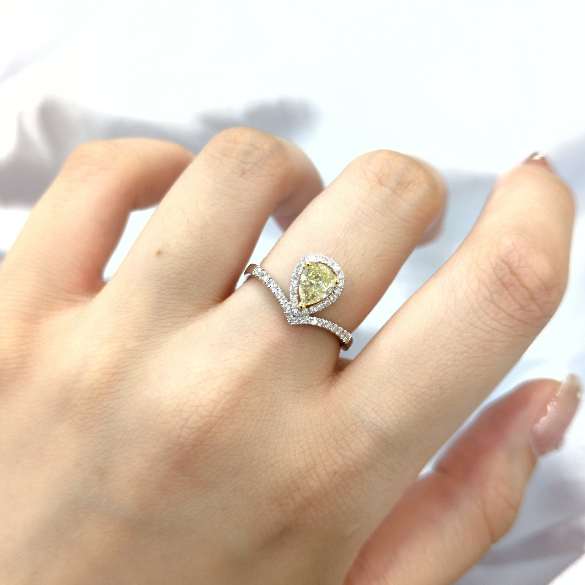 18K Gold 0.78ct Fancy Yellow Pear Shaped Diamond Ring