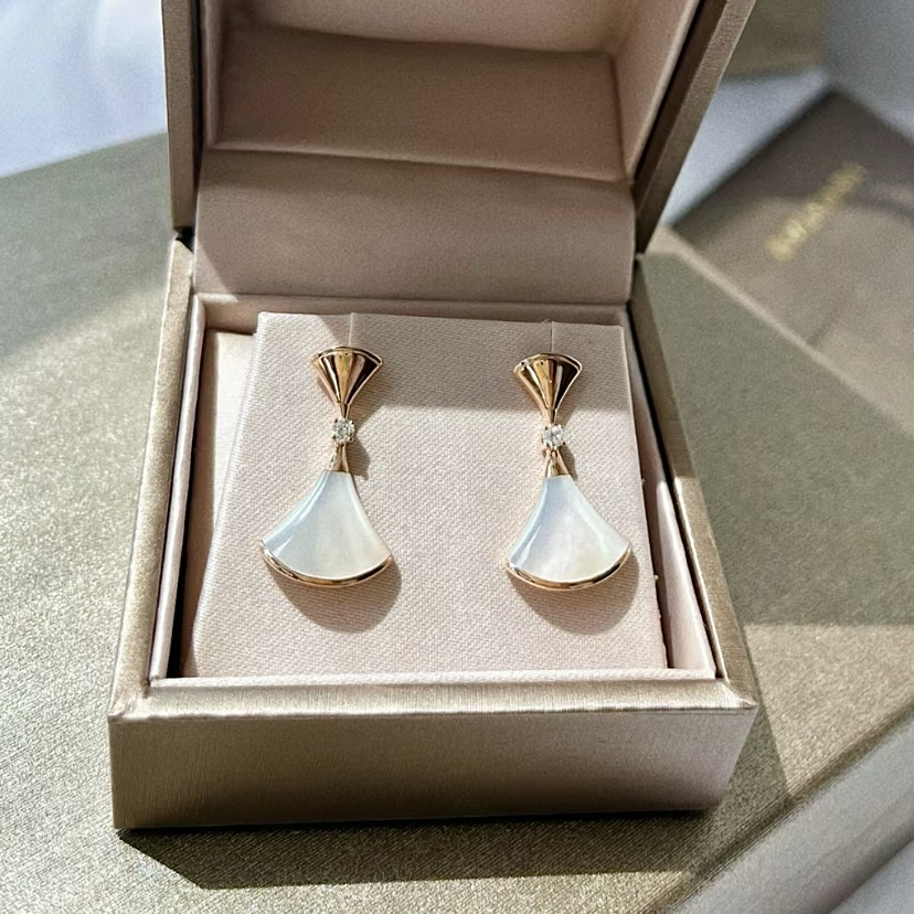 18k Divas’Dream白玉貝小裙子高奢定製耳釘