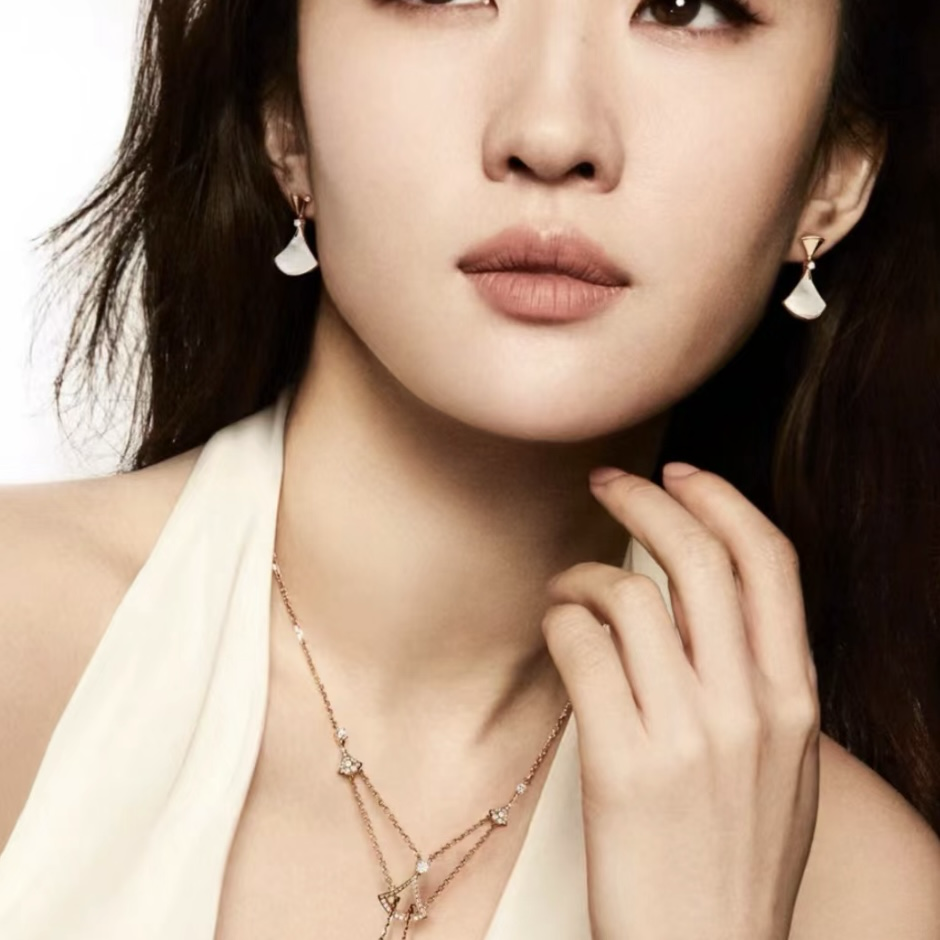 18k Divas’Dream白玉貝小裙子高奢定製耳釘