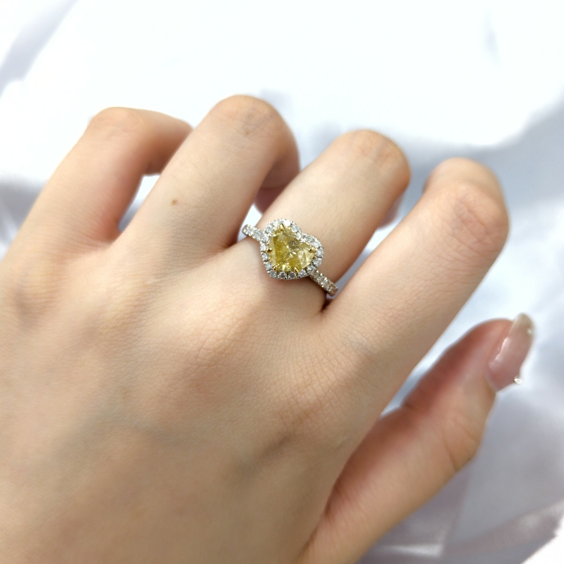 18K Gold 1.35ct Diamond Ring