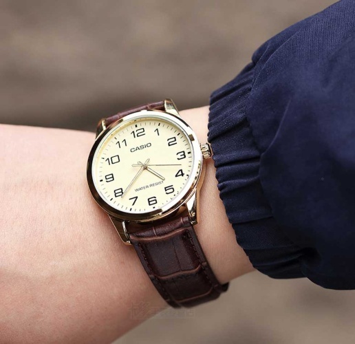 萬年鐘錶 - CASIO 卡西歐 復古金色皮革款男錶 MTP-V001GL-9B  錶徑38MM