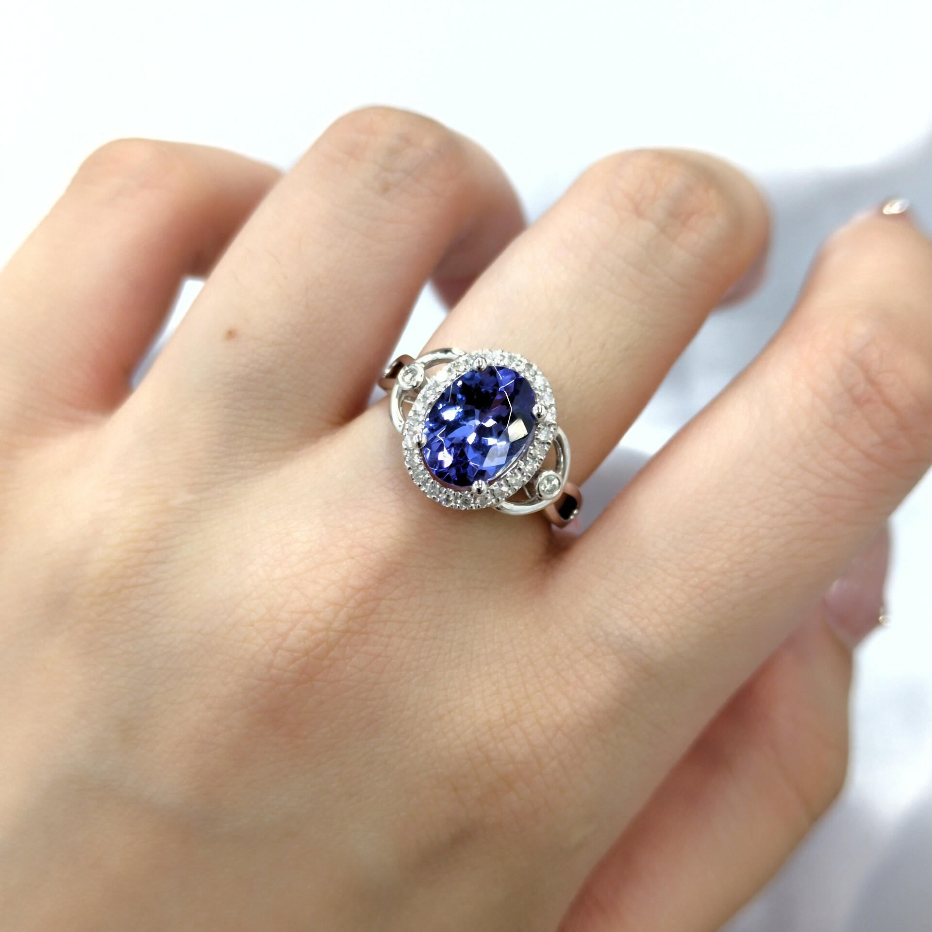 18K White Gold 2.32ct Tanzanite and Diamond Ring