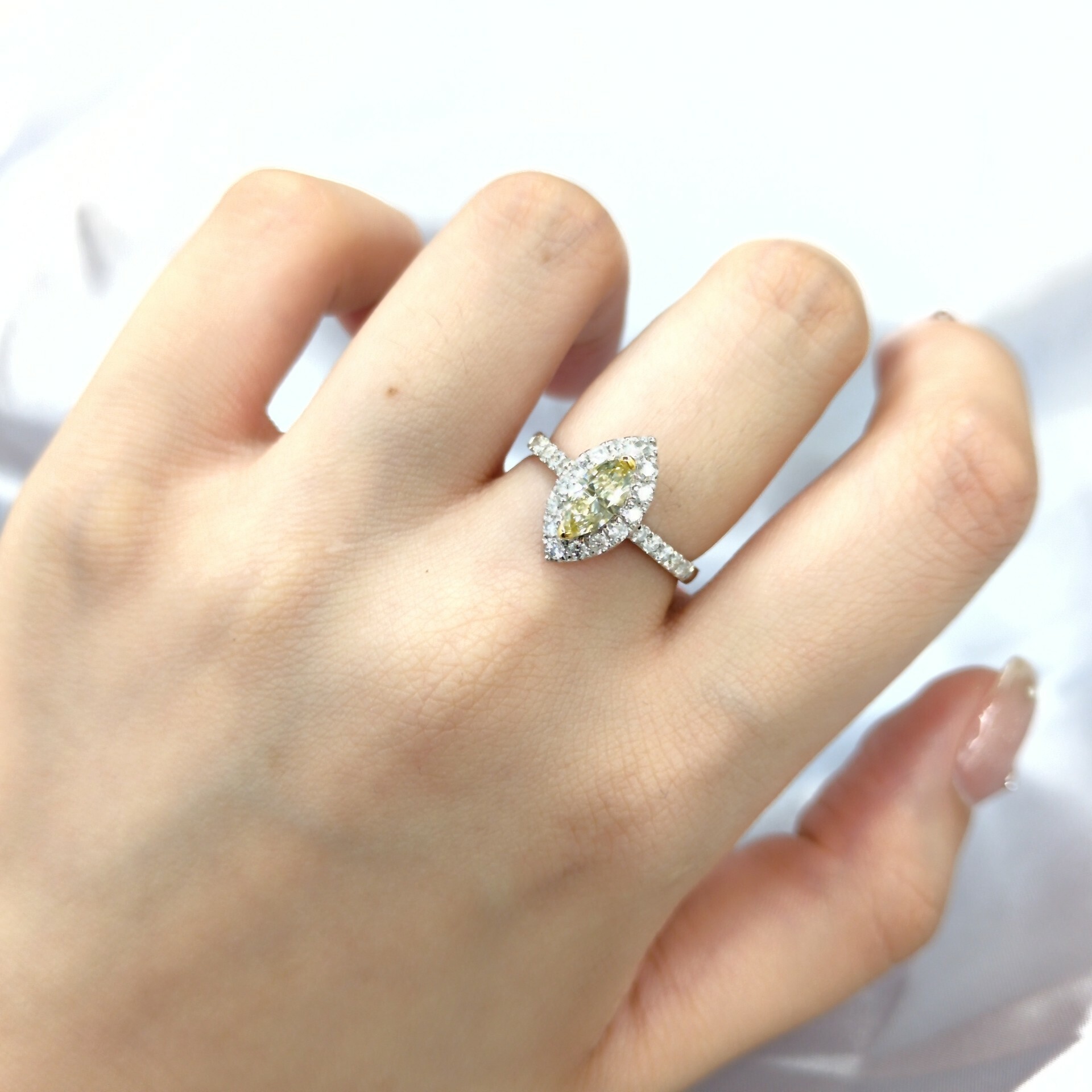 18K Gold 0.85ct Fancy Yellow Diamond Ring