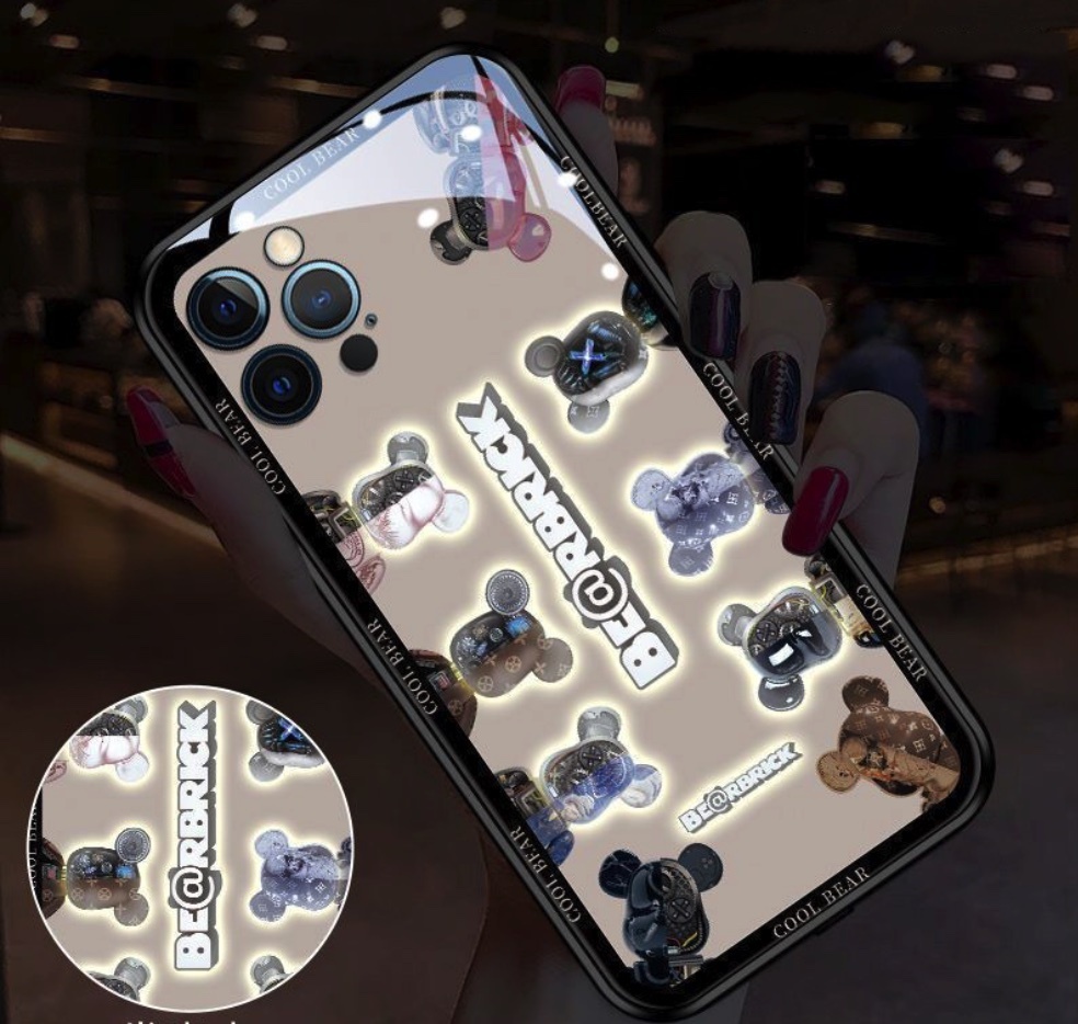 The popular glass luminous call flash is suitable for iPhone series mobile phone cases (Violent Bear 8 avatar white [precision hole]) (contact customer service after placing an order to confirm the phone model)