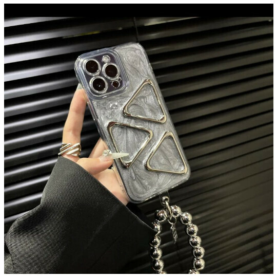 The new mobile phone case is suitable for iphone14promax apple 13 [silver triangle + silver bead chain] (contact customer service to confirm the mobile phone model after placing the order)
