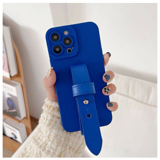 The new mobile phone case is suitable for iphone14promax Apple 13/12 [Angel Eyes Klein Blue + Leather Wristband] (contact customer service to confirm the phone model after placing the order)