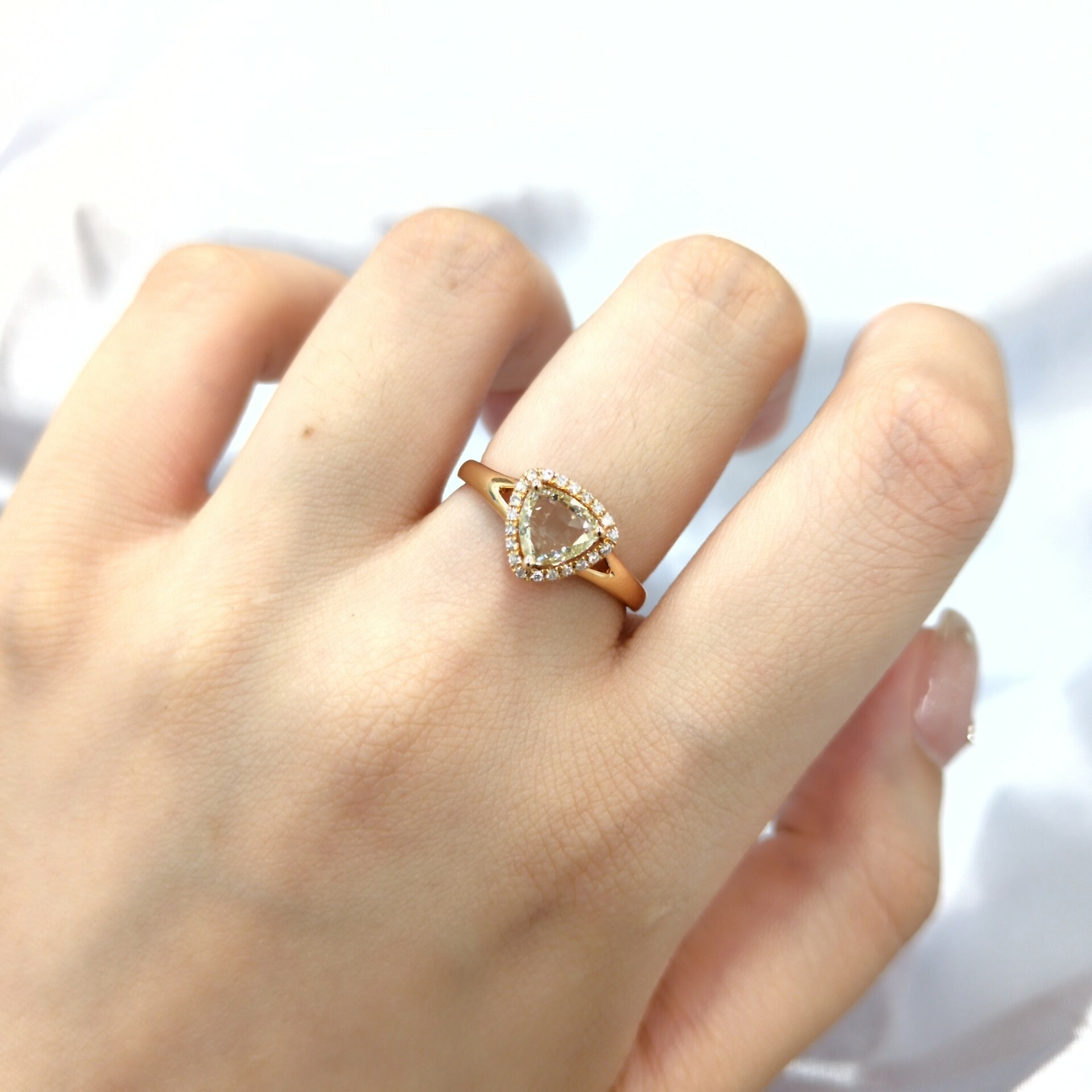 全新18K玫瑰金【單粒49份鑽石】 配小鑽共57份鑽石戒指