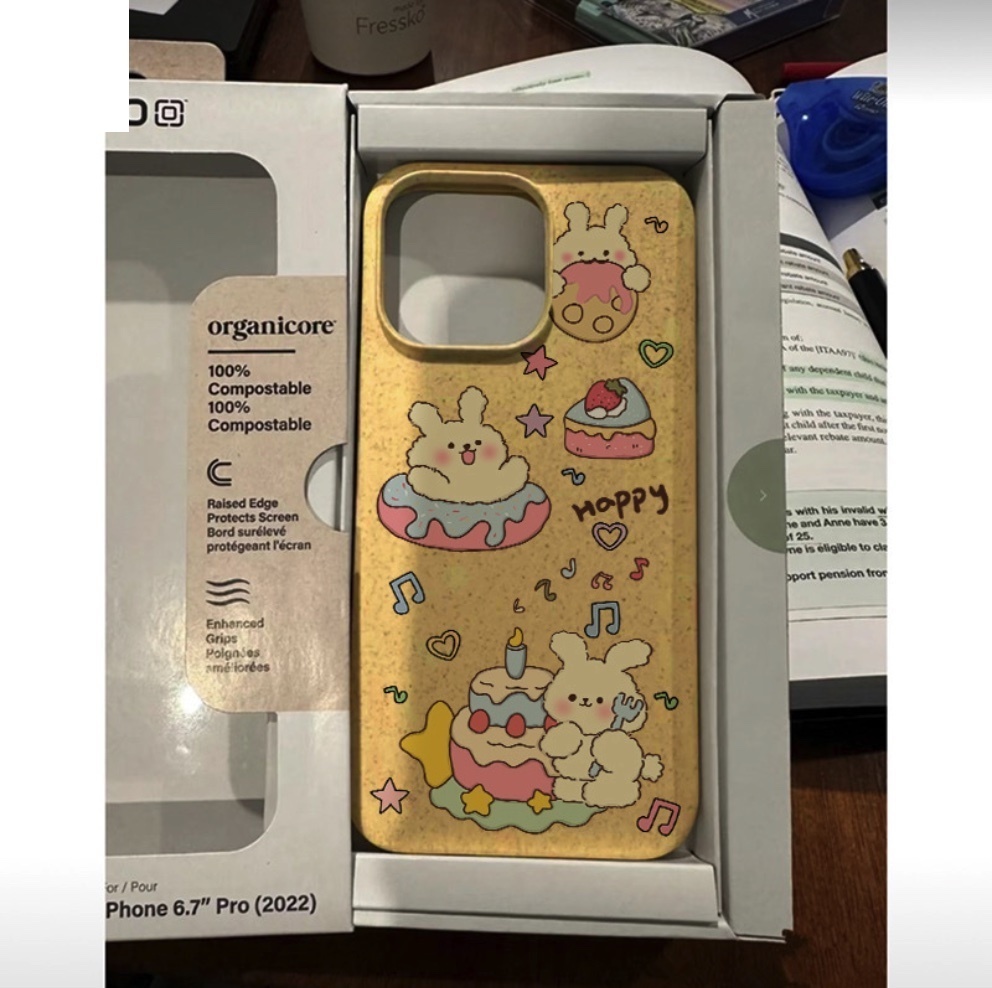 熱賣彩繪適用於iPhone系列手機殼（黃色蛋糕三只兔）(下單後聯絡客服確認手機型號)