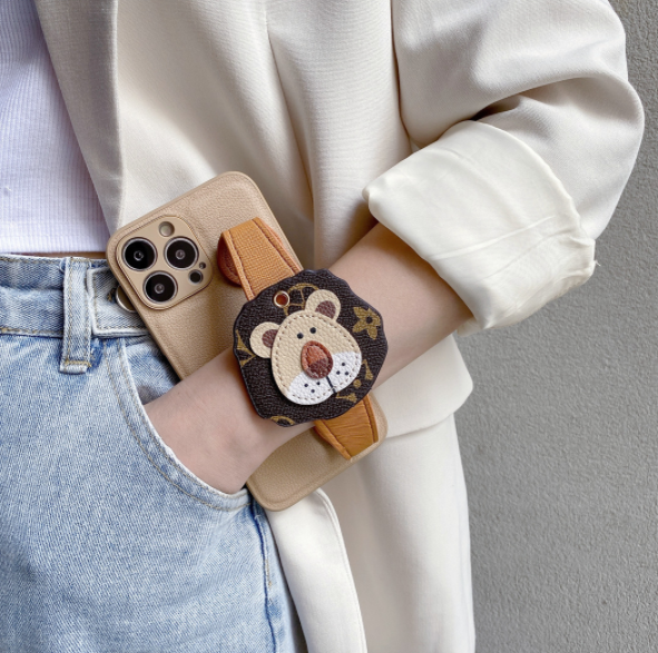 Popular leather hard shell mobile phone case (TY brown leather pattern + lion wristband) (applicable to Apple-Huawei) (contact customer service to confirm the phone model after placing the order)
