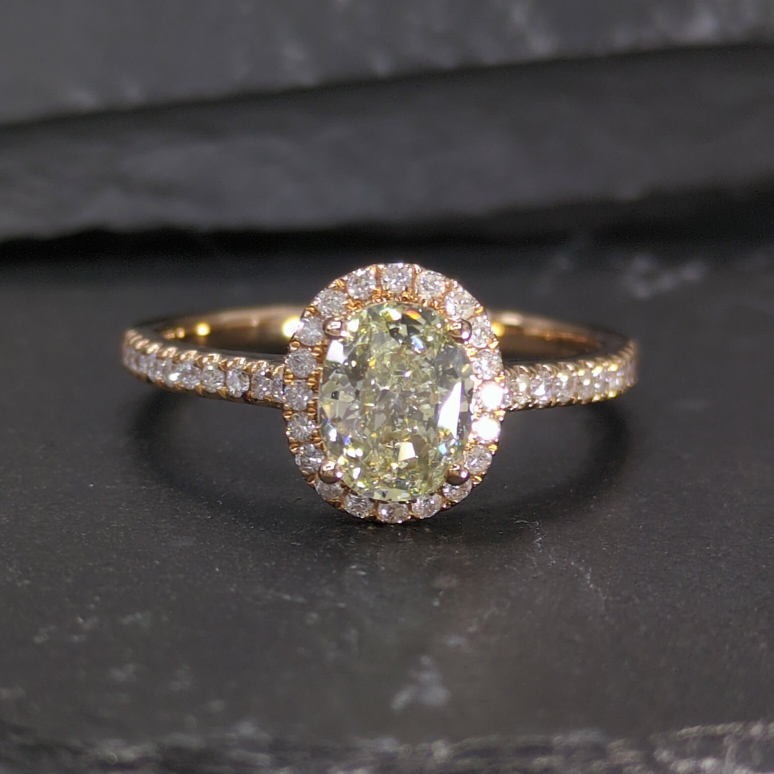 全新18K玫瑰金【單粒79份蛋形鑽石】 配小鑽共1卡1份鑽石戒指