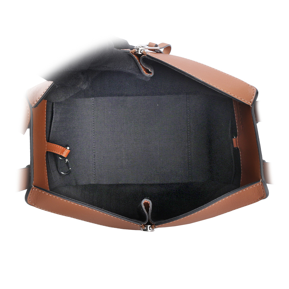 【LOEWE】Compact Hammock 經典小牛皮吊床包(棕褐色) A538H13X10 2530