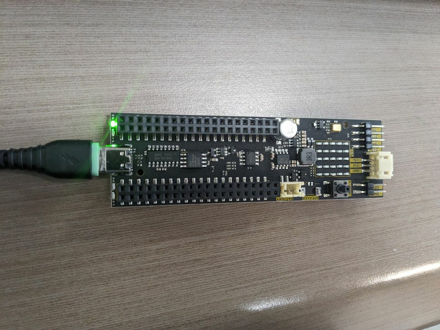 ToyNUT PowerCORN,MP3 傳輸到 PowerCORN 的方式,傳輸線連接