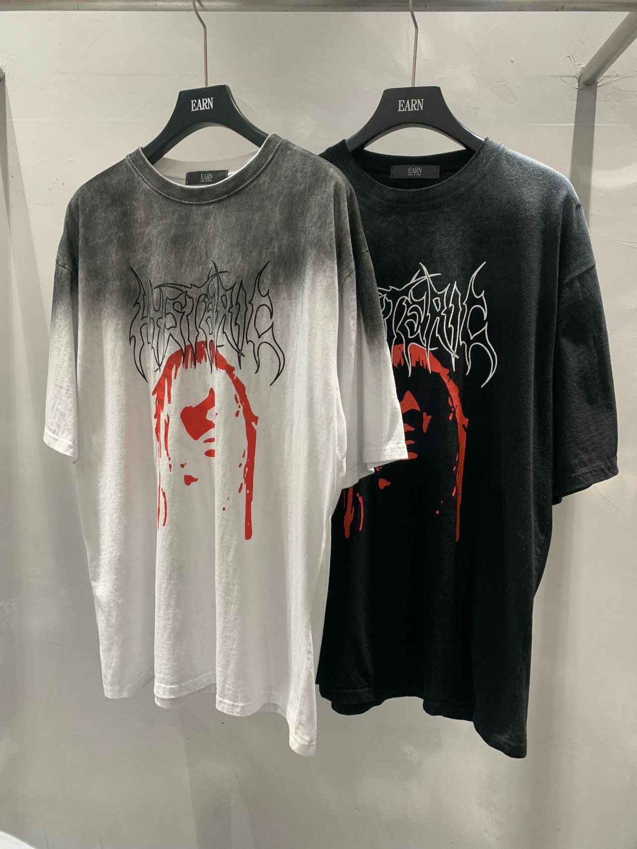 OverSize仿污英文字圖案短袖Tee EARN-033T