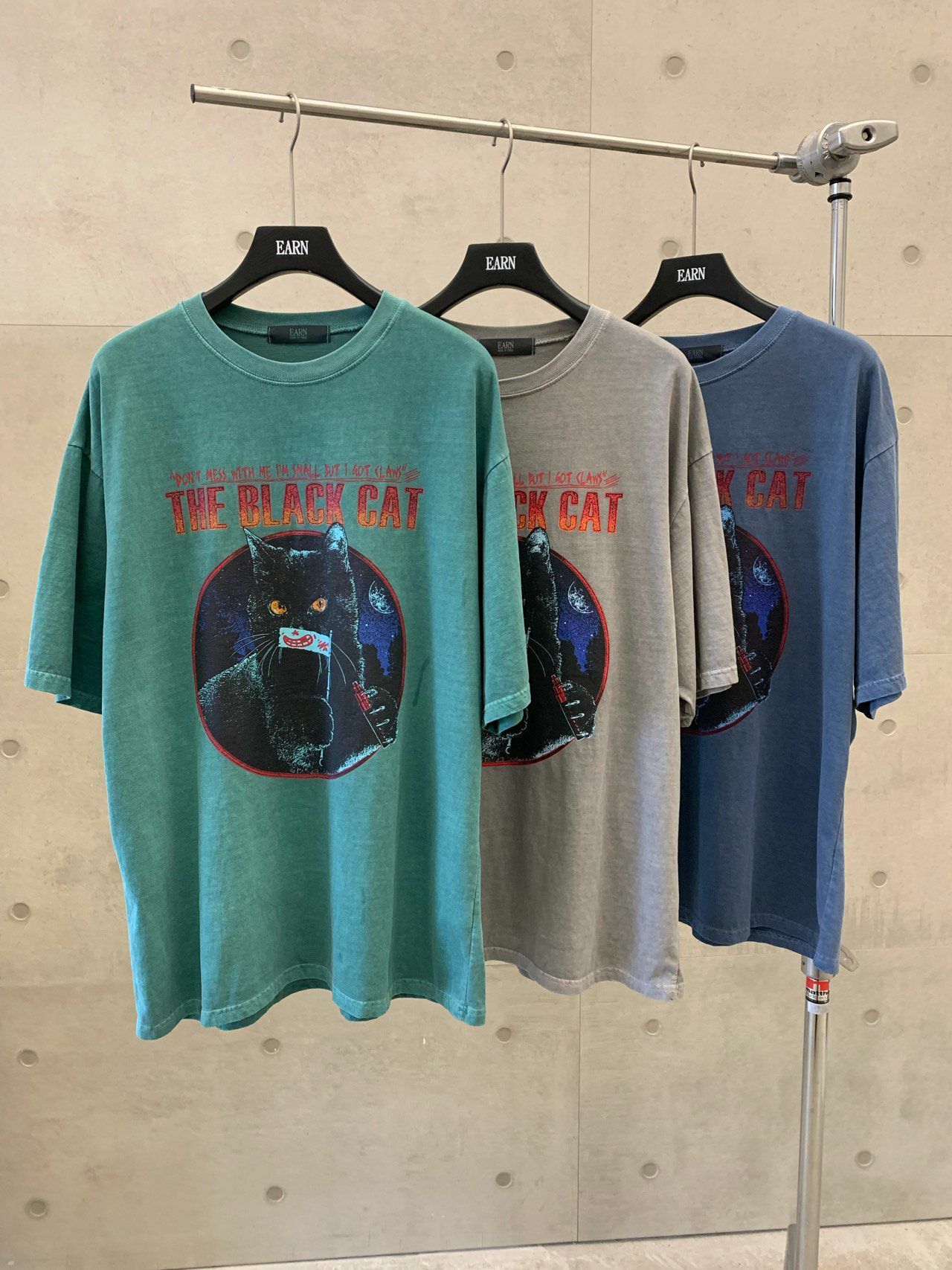 OverSize洗水英文字黑貓圖案短袖Tee EARN-034T