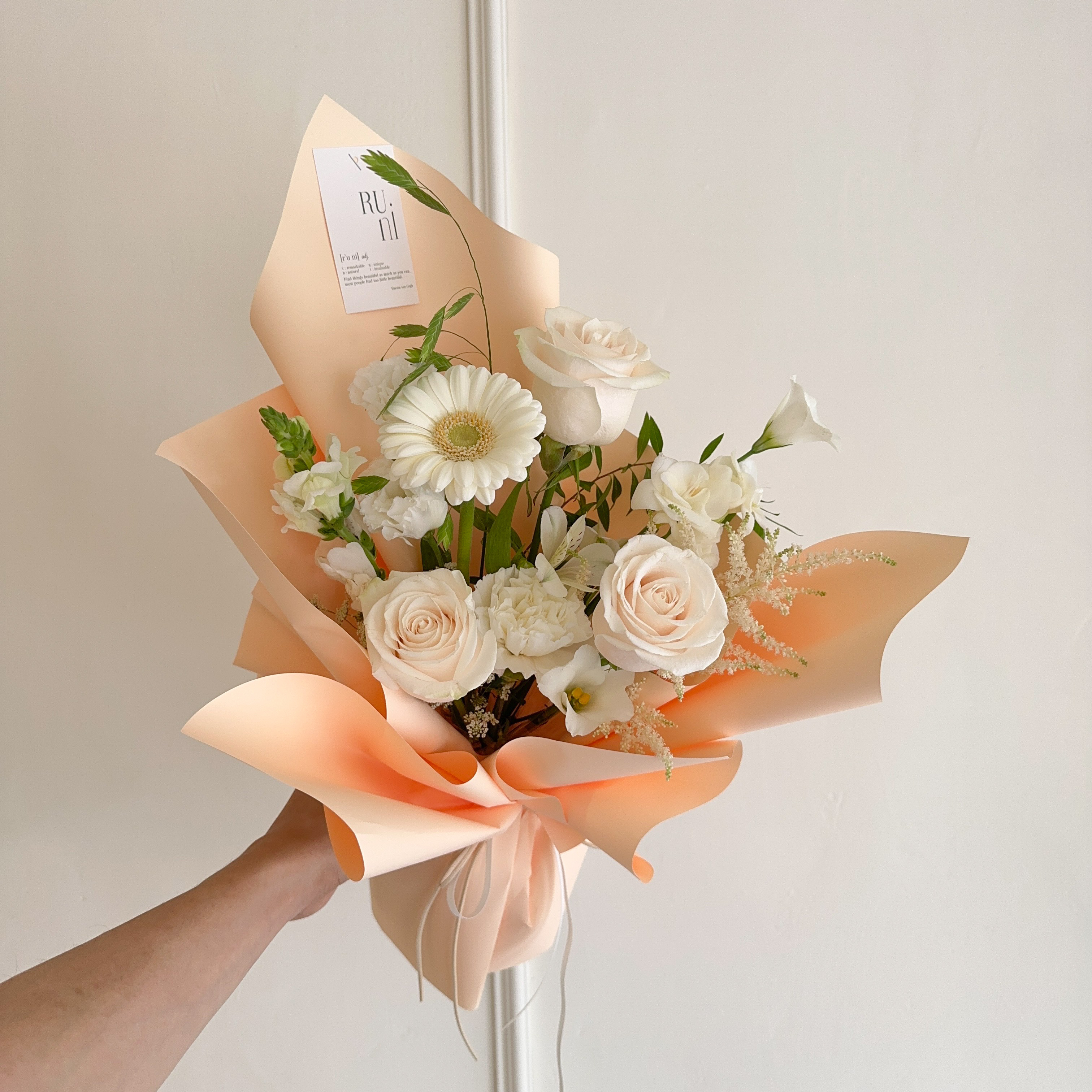 自然淡雅-白綠色系綜合鮮花花束