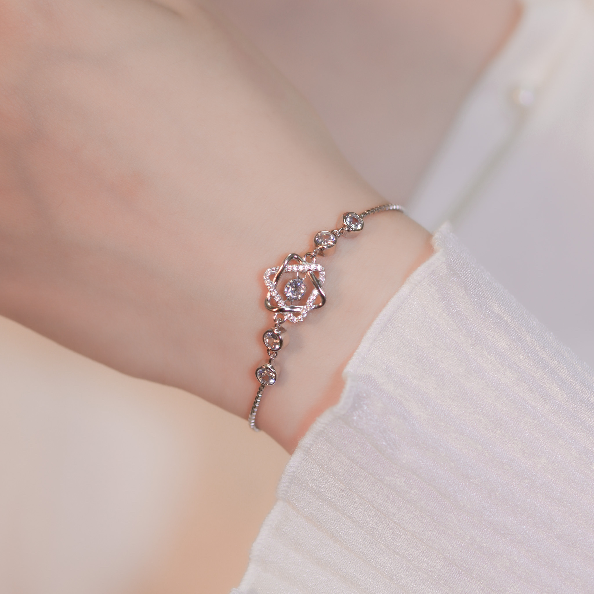 | 925 Silver | Dancing Star Bracelet | BR1108 |