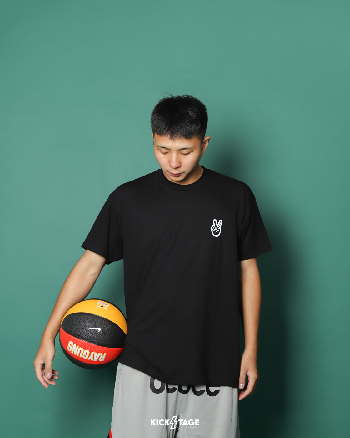 **售出無退換**男女款 DEUCE BRAND BASIC TEE 黑 白 藍 經典 小LOGO 休閒 短袖 短T【DE005】