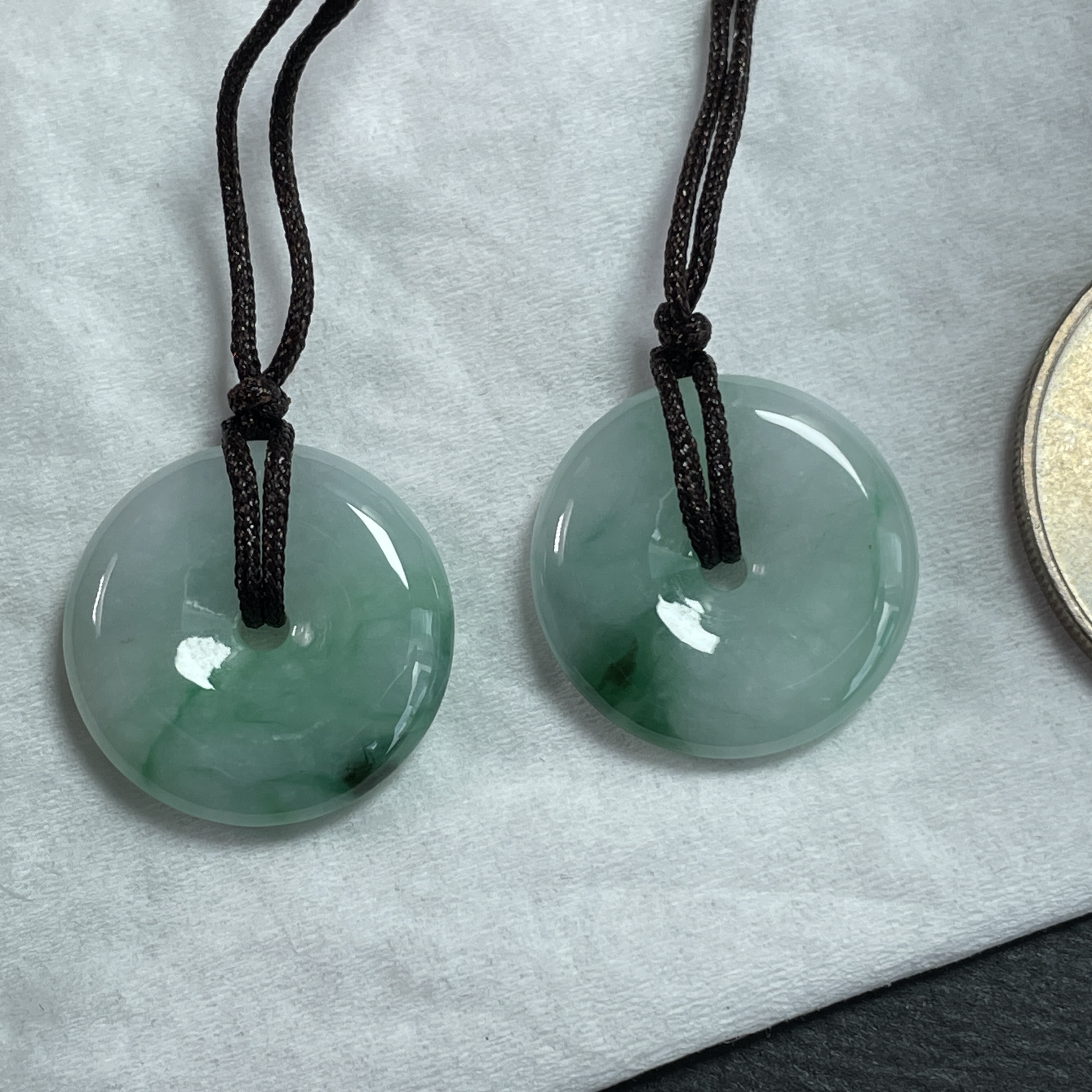 J2309 翡翠冰飄綠小平安扣一對 (17.2mm直徑)