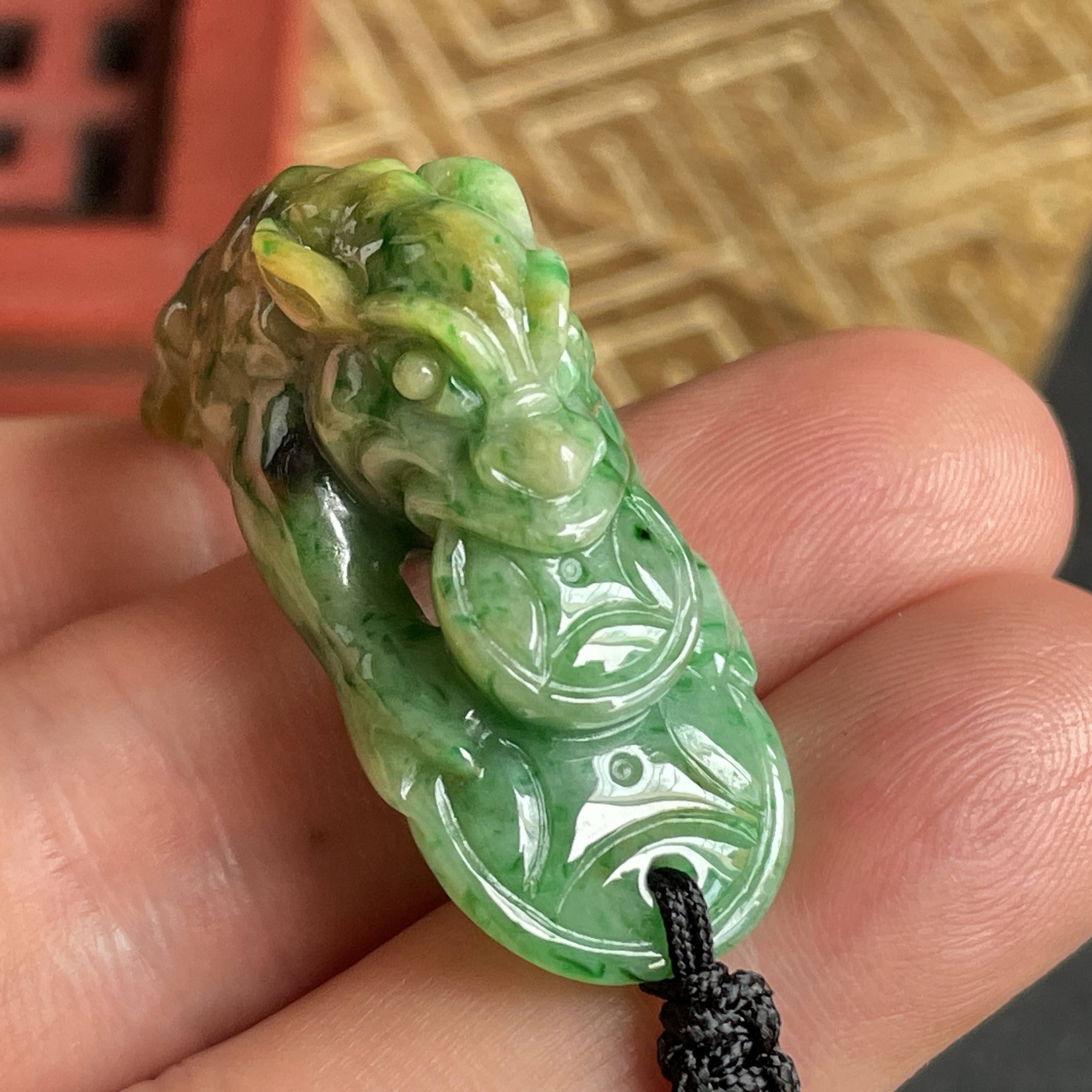 J2363 翡翠黃加綠金蟾手牌