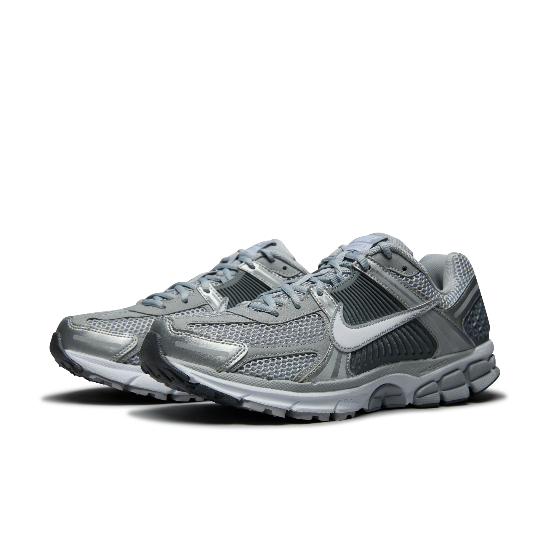 男女鞋 NIKE ZOOM VOMERO 5 Cool Grey 金屬銀灰 復古 休閒鞋【FJ4151-003】VMO5