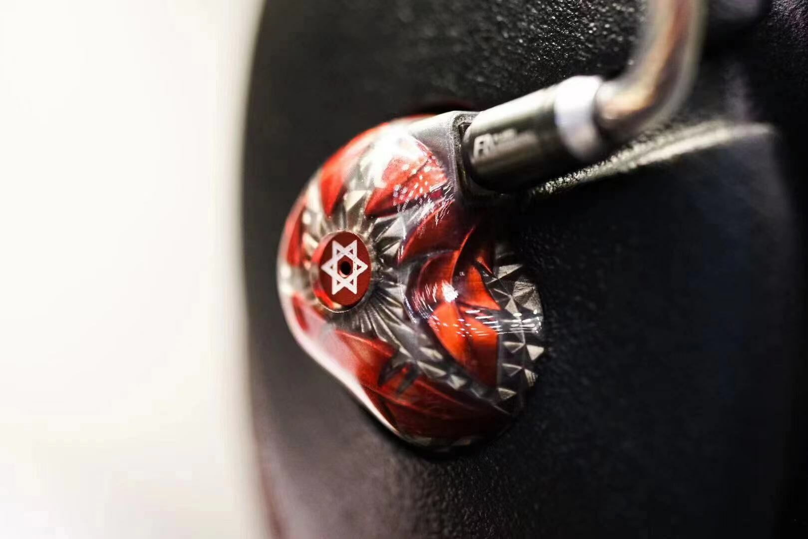 ARTPICAL Lucifer リケーブル可能イヤフォン ARTPICAL Lucifer リ