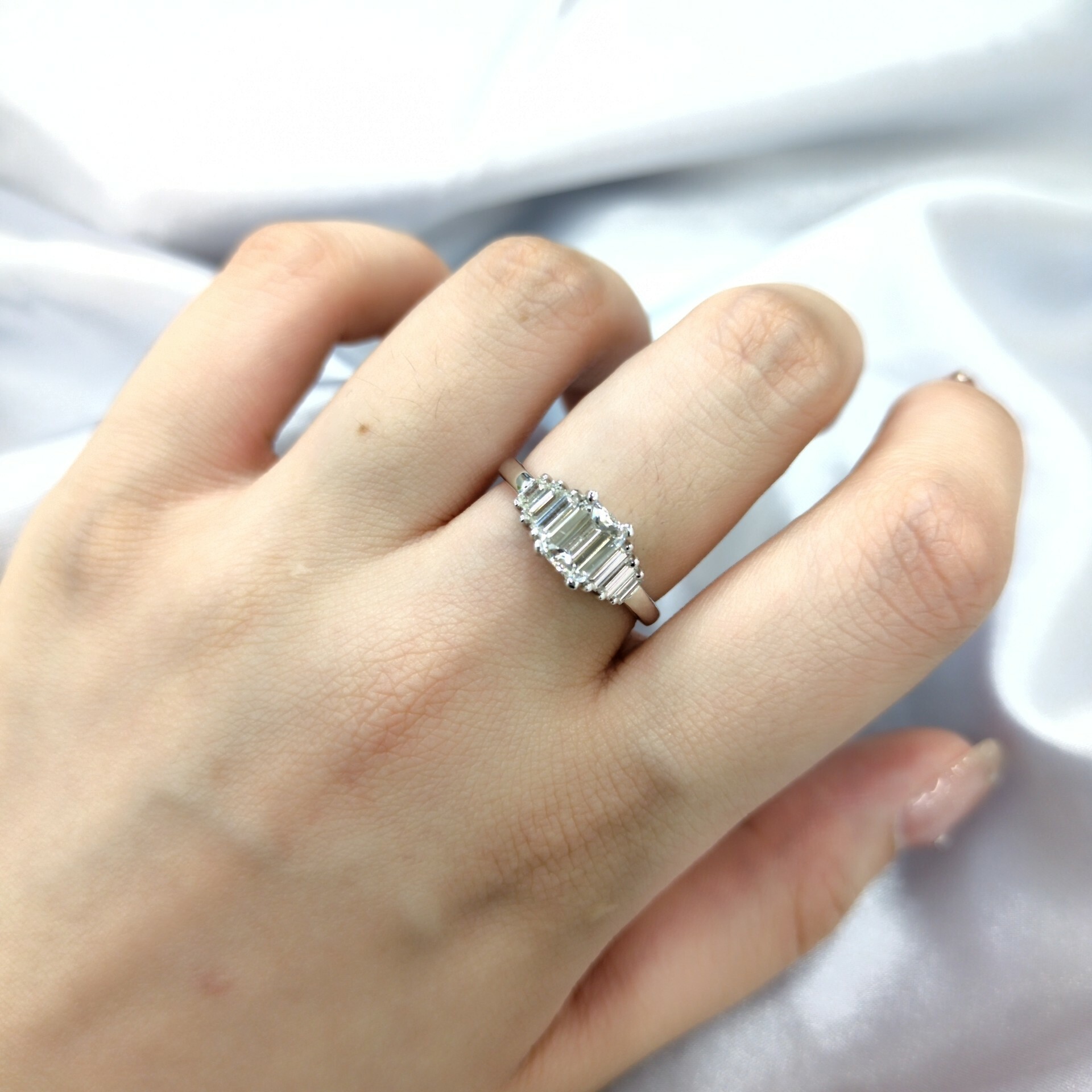 18K White Gold 1.00ct Emerald Cut Diamond Ring