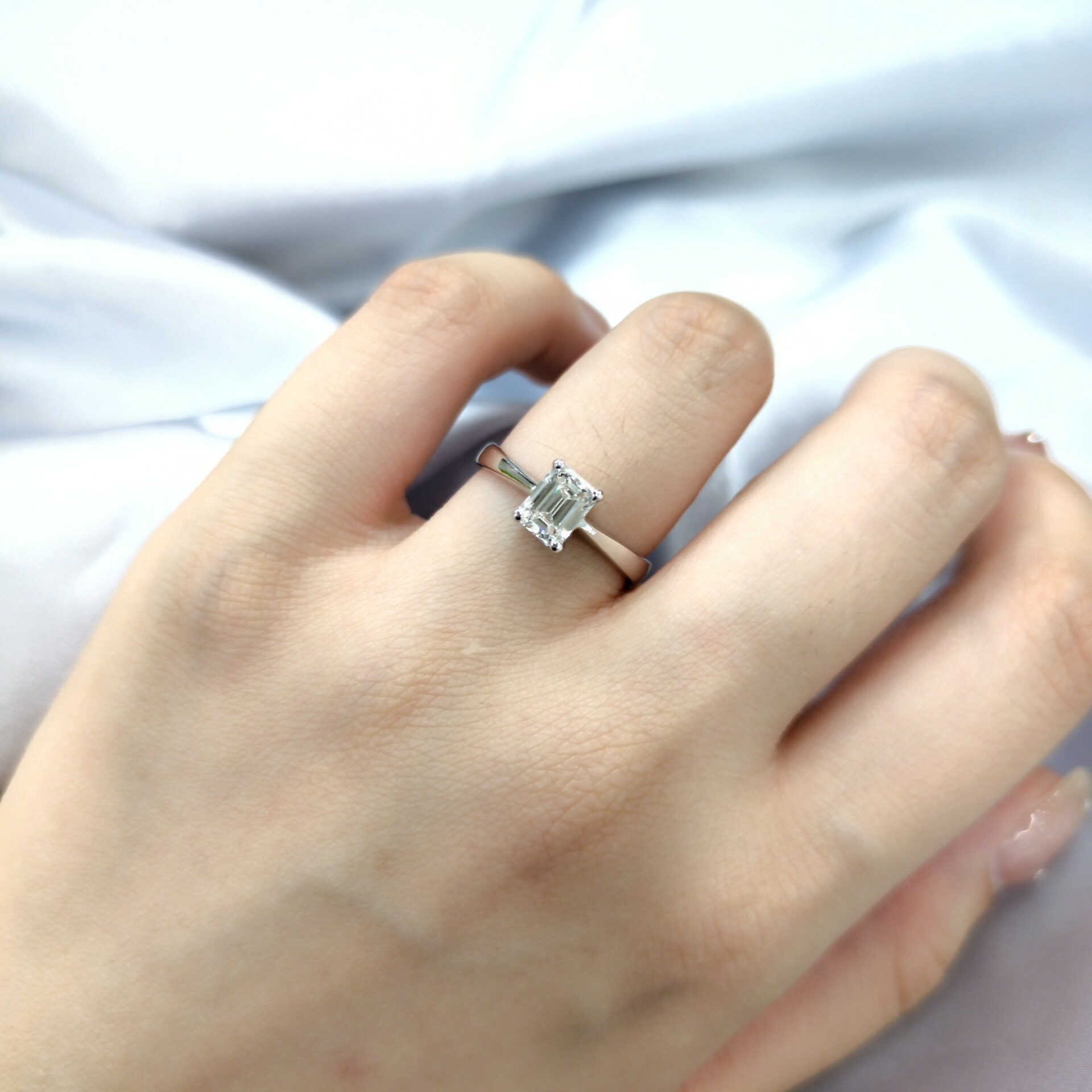 18K White Gold 0.71ct Emerald Cut Diamond Ring