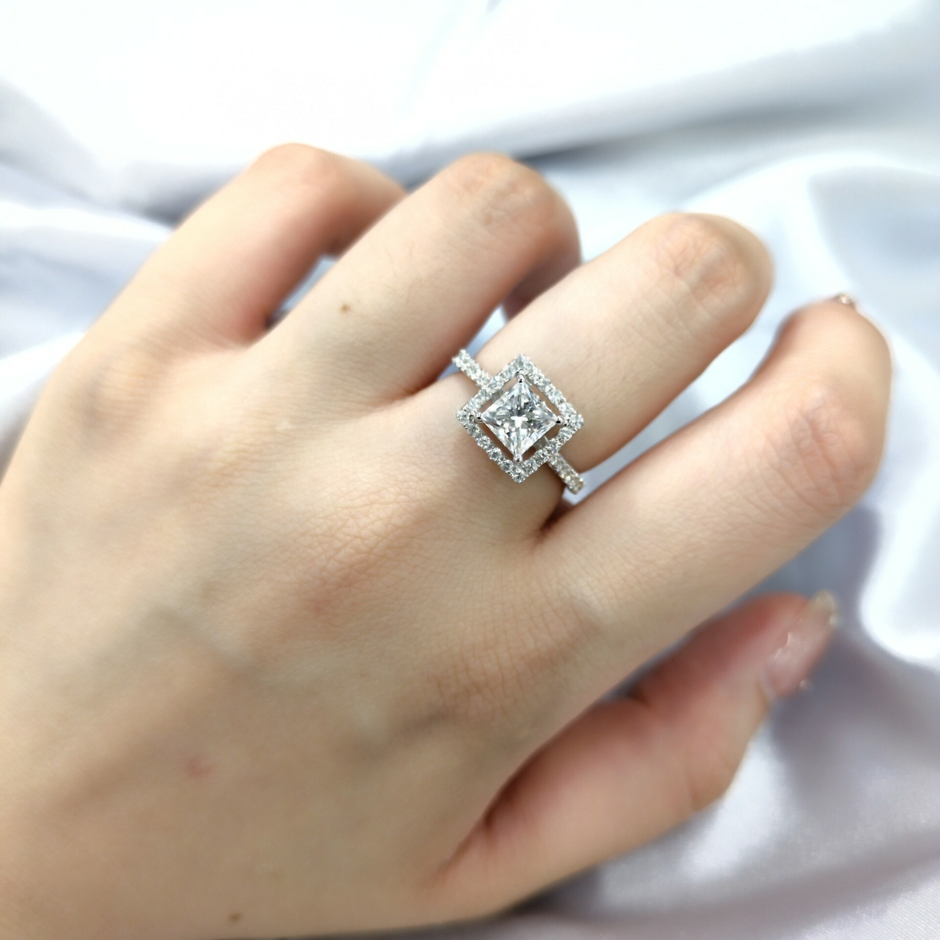 18K White Gold 1.33ct Princess Cut Diamond Ring