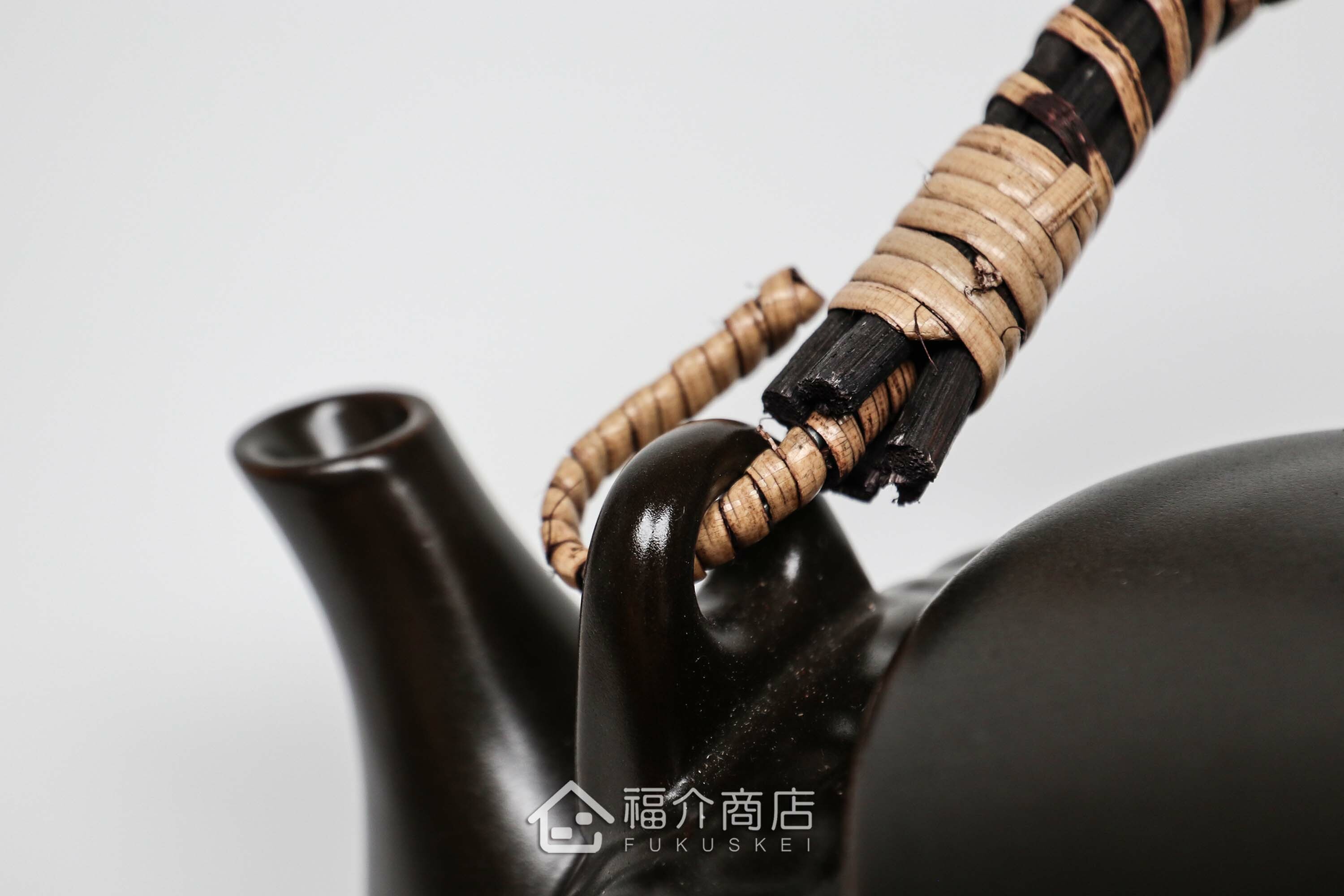 泡茶或煎藥用的藤蔓編織手柄耐熱陶壺