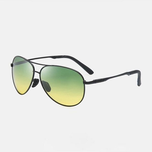 Hot Recommended Sunglasses Men's Polarized Driver's Sunglasses Toad Mirror Photochromic Mirror (Black Frame++ Partially Used Day and Night)