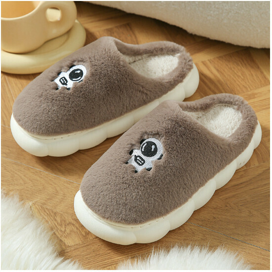 Cartoon velvet warm cotton slippers [Astronaut Brown] (Size: 40-45) [Please contact customer service to confirm the delivery size after placing the order]