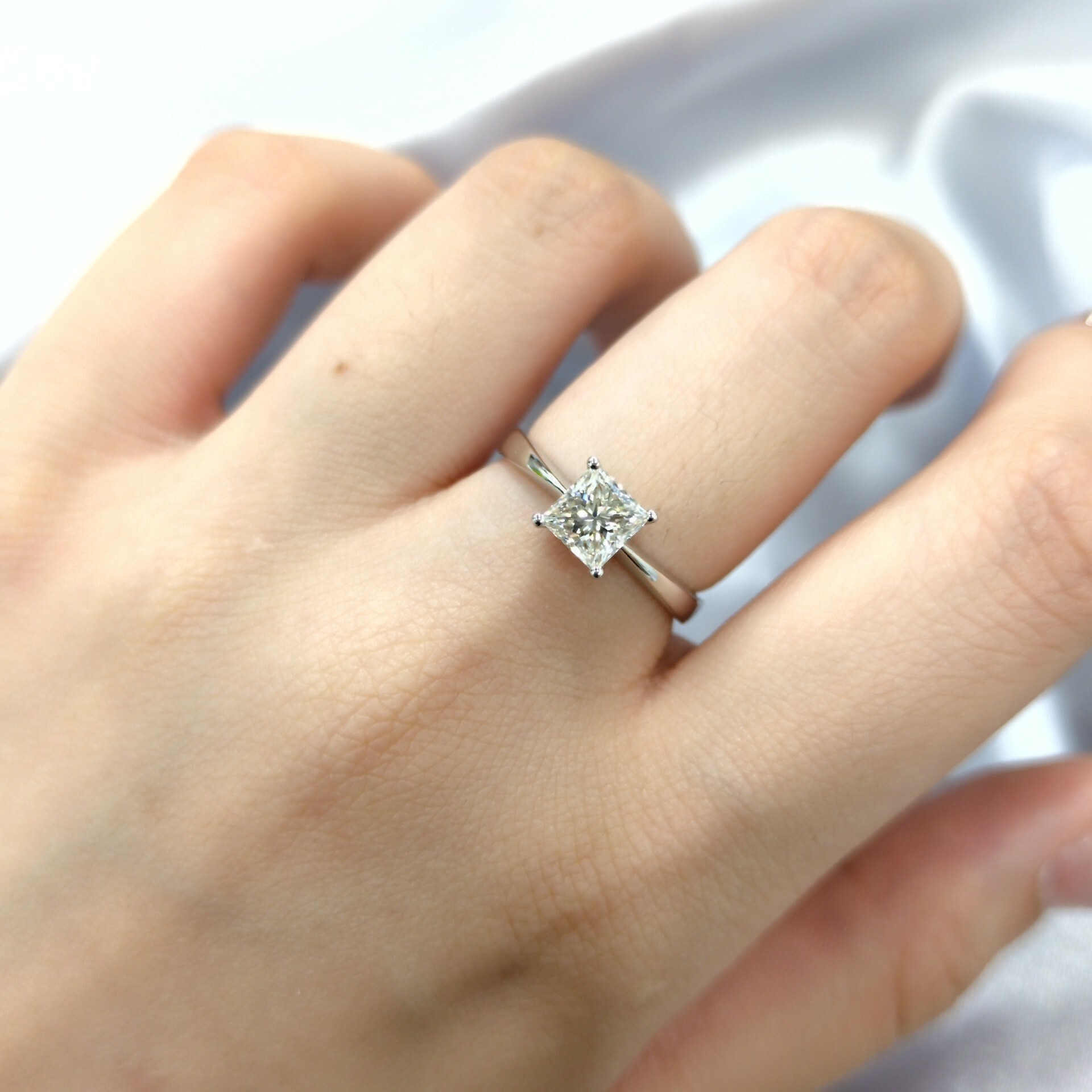 全新18K白金【單粒76份方形鑽石】戒指