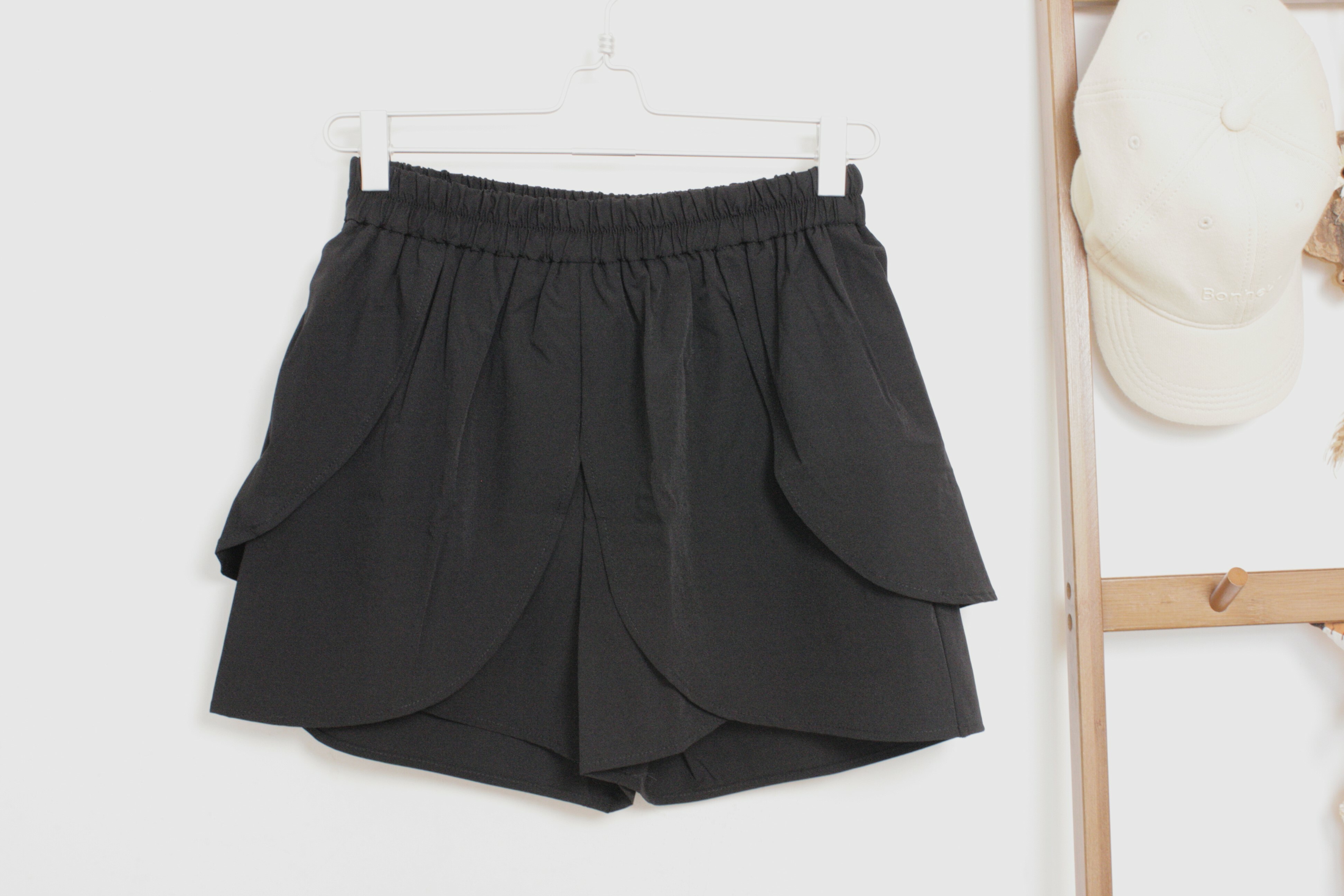 塔夫綢層次花苞型黑色短褲【日本直送】