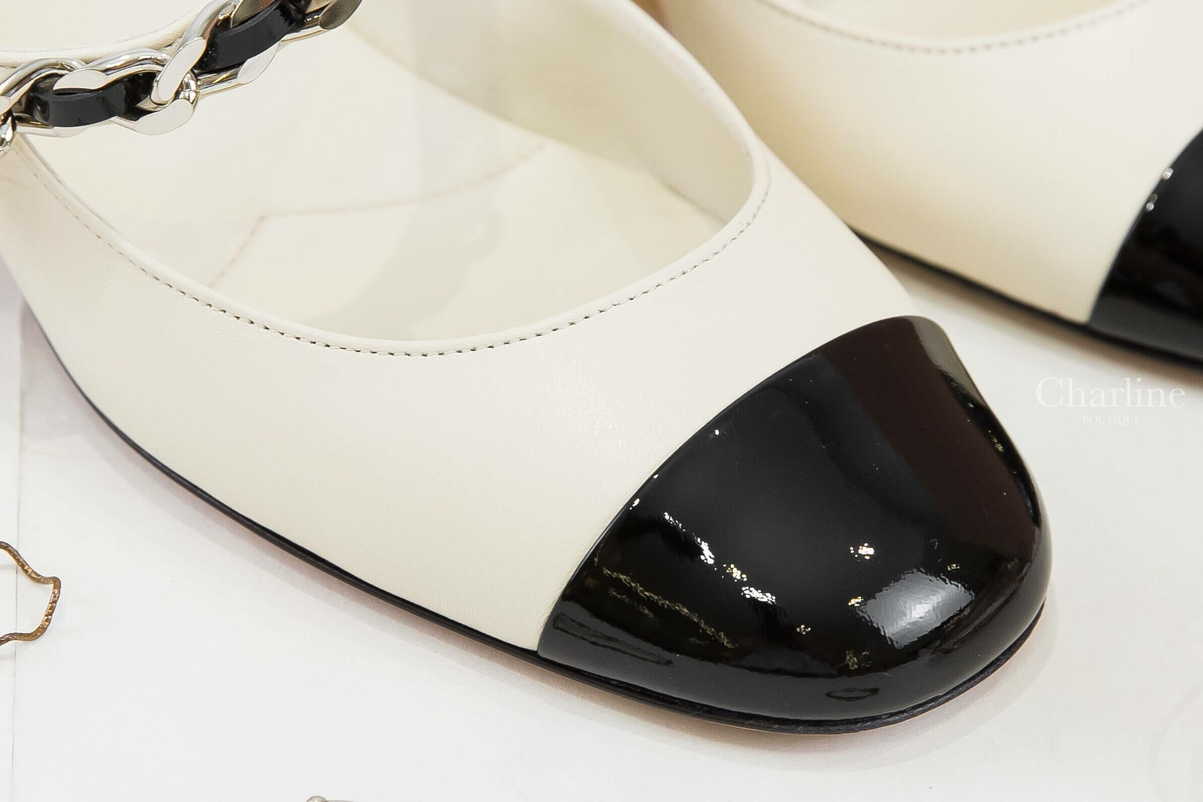 Miu Miu Leather And Patent Leather Slingback Pumps 香草白拼黑色漆皮銀鍊珍珠絆帶低跟瑪莉珍鞋