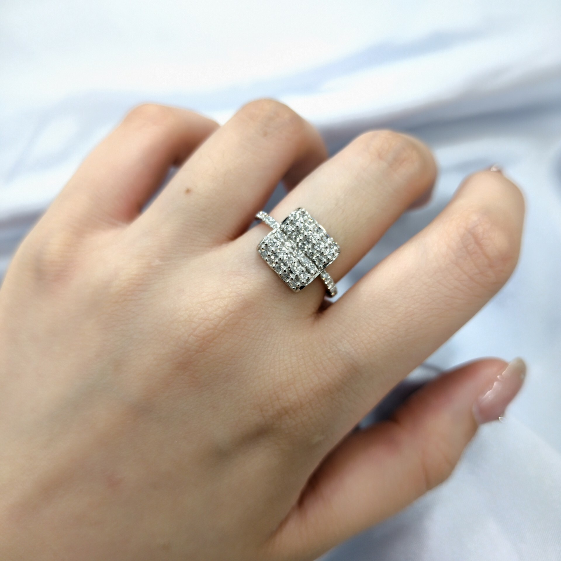 18K White Gold 0.68ct Diamond Ring