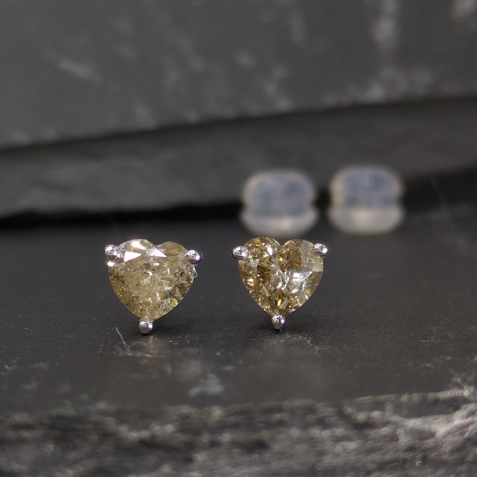 全新18K白金【主石84份心形咖啡鑽】耳環