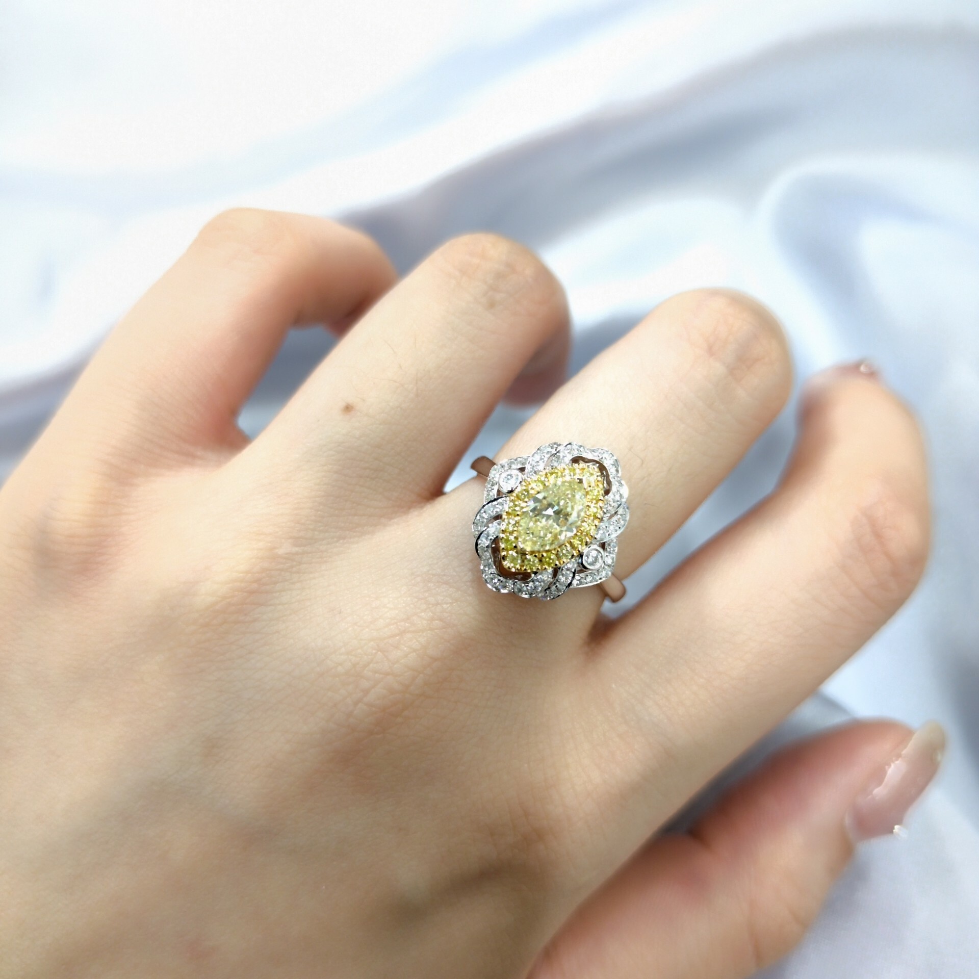 18K Gold 1.06ct Diamond Ring