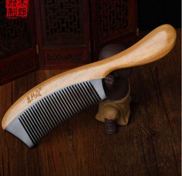 Hotly recommended green sandalwood horn long-handled comb