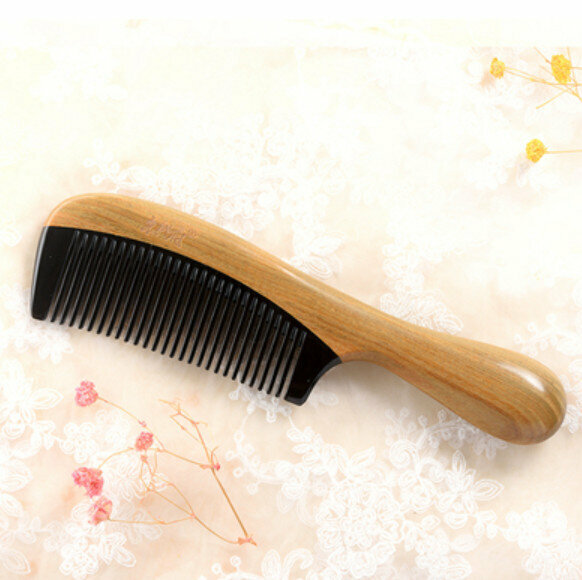 Hotly recommended perilla wood, green sandalwood and black horn comb [green sandalwood + horn]