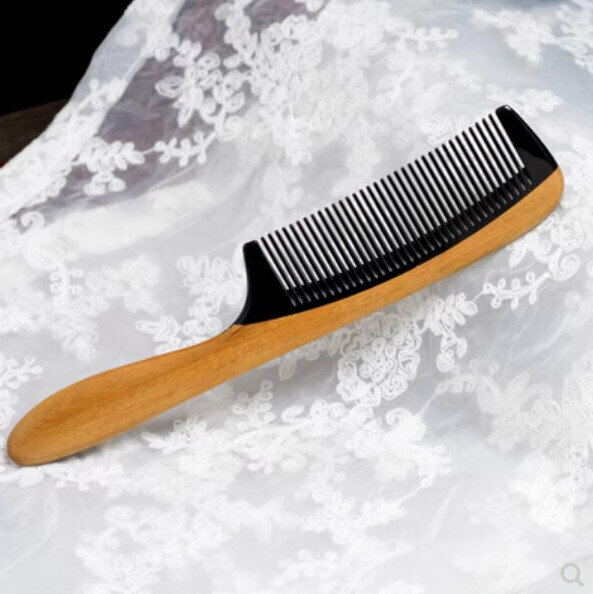 Hotly recommended green sandalwood horn comb