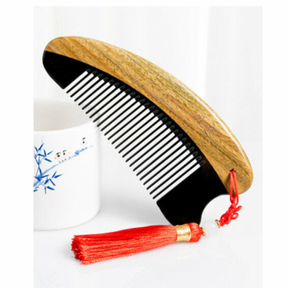 Hotly recommended green sandalwood horn comb